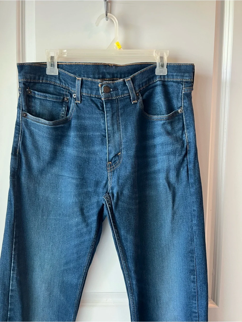 Classic Men's 505 Straight-Leg Levi’s Jeans in Dark Blue. 34 x 36